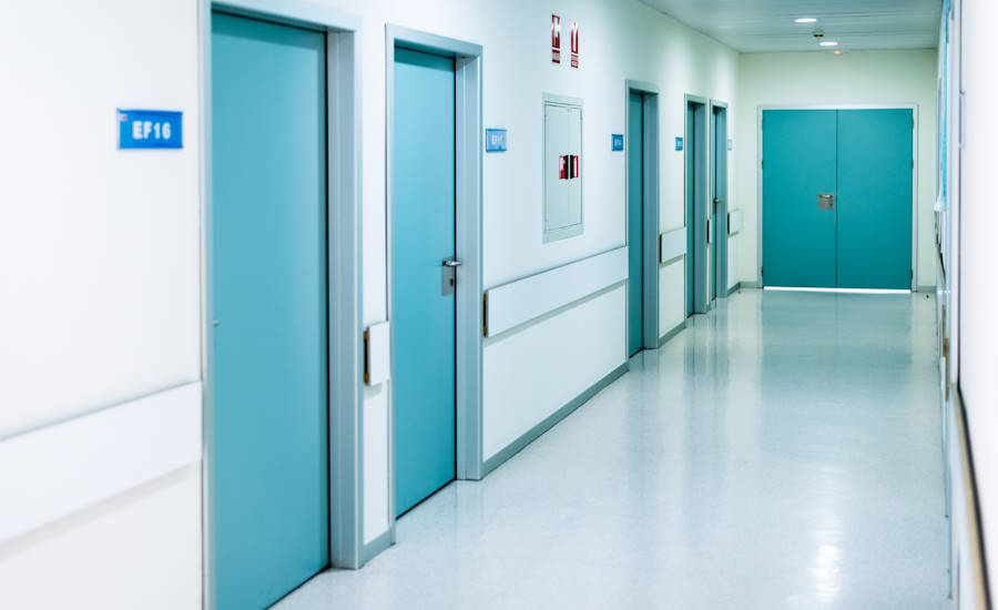 på sjukhus och vårdcentraler är det svårt att hitta en innerdörr som inte är byggd med ljuddämpning i fokus detta ger patienterna trygghet vad gäller deras integritet och såklart en störningsfri miljö