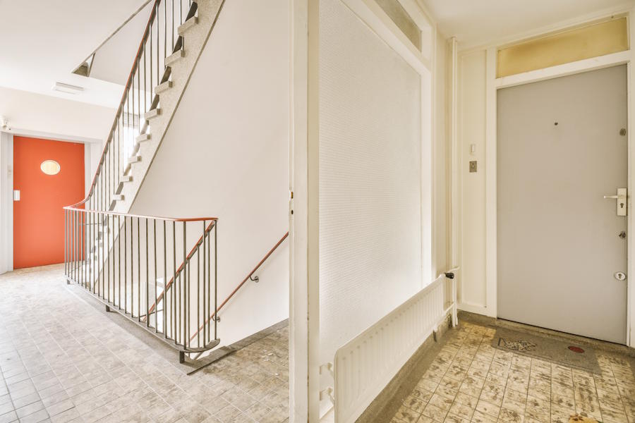 Det är sällan man behöver dra separata ledningar vid installation av porttelefoner, då dagens system kan kopplas in via IP-nätverk eller helt enkelt trådlös kommunikation.